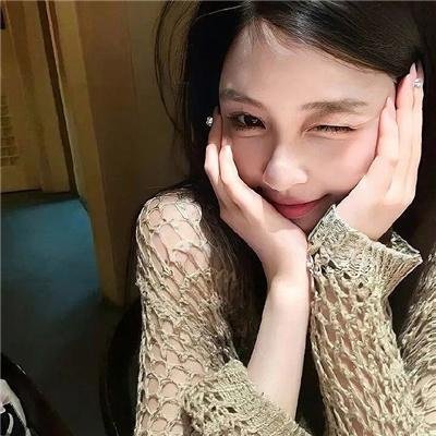 男爵的同桌小女生